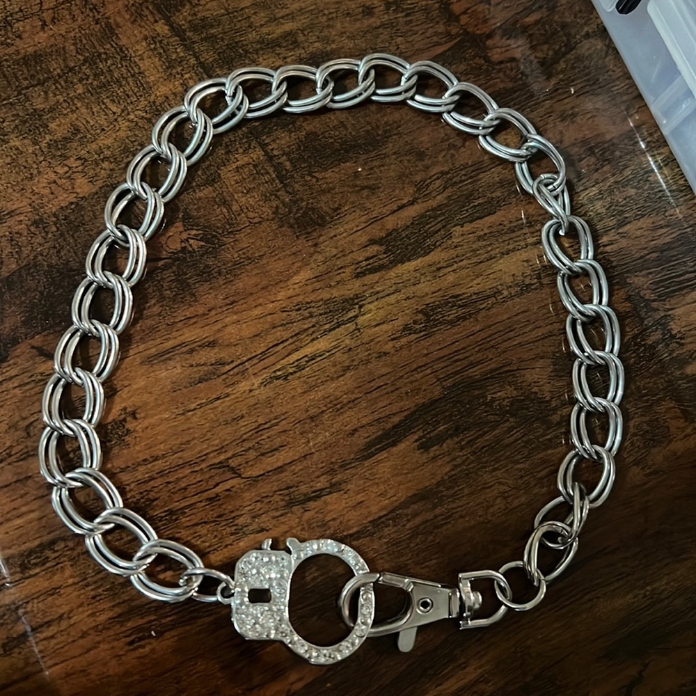 Choker, clasp, handcuff, chain